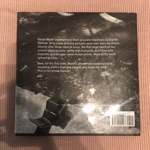 Vivian Maier: Out of the Shadows, by Richard Cahan and Michael Williams - Picture 2 of 4